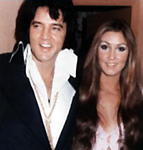 Elvis mit Linda Thompson>